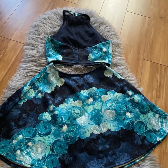 homecoming super cute two piece. Used once and in great condition - Picture 2 of 3